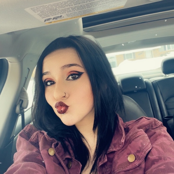 Meet your Posher, Rianna - Picture 5 of 7